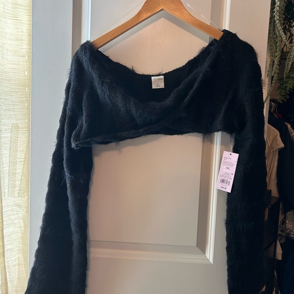 NWT PLUS SIZE BLACK SWEATER SHRUG - Picture 2 of 3